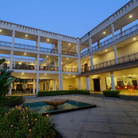 Treehouse Hotel Club & Spa Dharuhera Ngoại thất bức ảnh