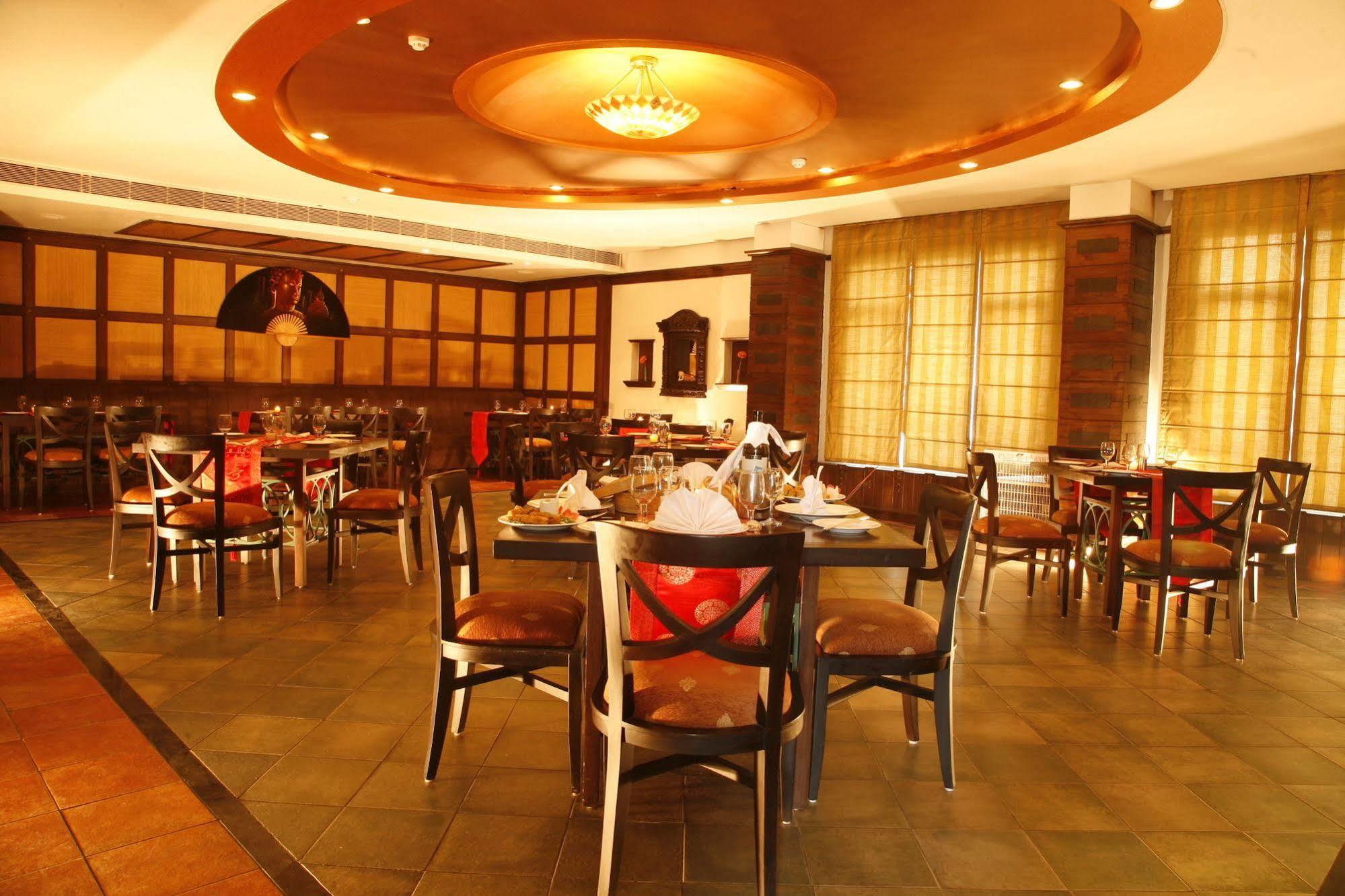 Treehouse Hotel Club & Spa Dharuhera Ngoại thất bức ảnh